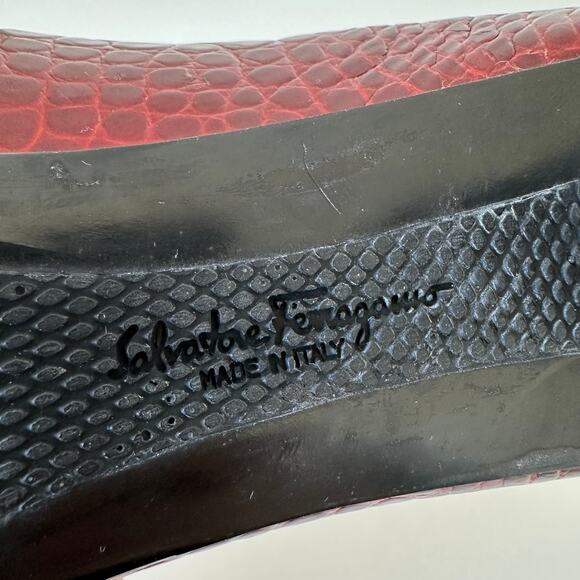 Salvatore Ferragamo Burgundy Red Croc Embossed Leather Heel Pumps Size 7.5 B - Picture 11 of 13